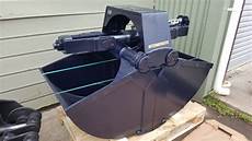 Clam-Shell Buckets